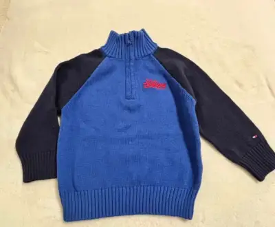 Svetr pro chlapečka značky Tommy Hilfiger,vel.24M