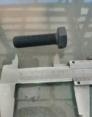Šrouby m14x1,5x50 celozávit 10.9 šestihran - hodně