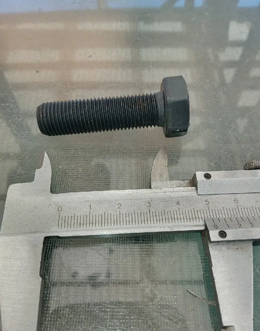 Šrouby m14x1,5x50 celozávit 10.9 šestihran - hodně