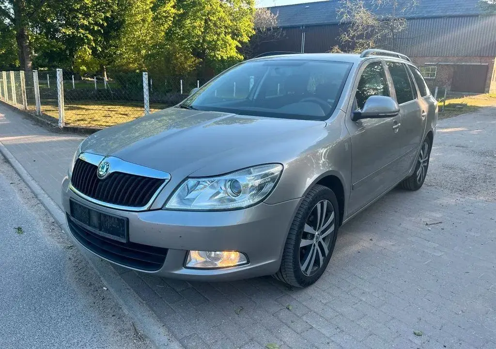 BOLT TAXI UBER PRONÁJEM AUTA FLOTILA