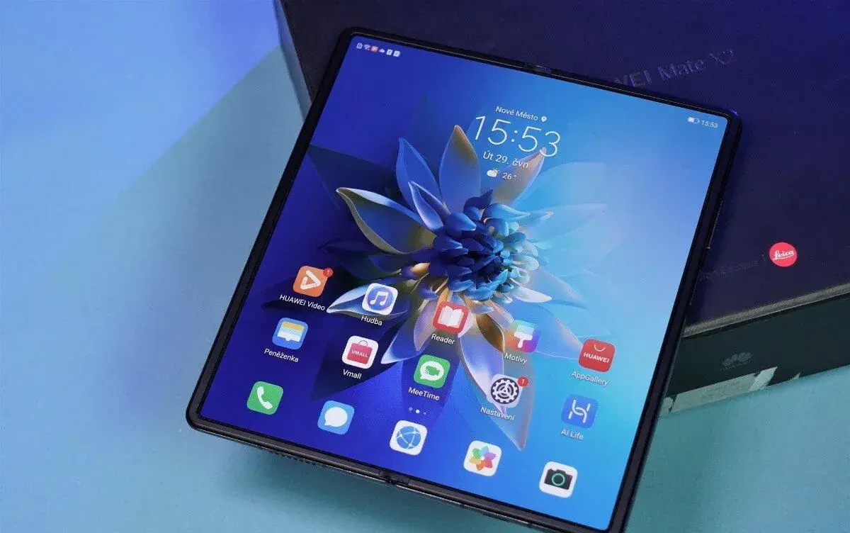 Huawei Mate X2 s Leica optikou Google služby