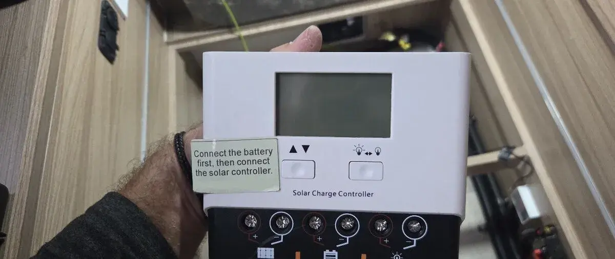 SRNE HP2440N 40A PWM solární regulátor 12V/24V – nový