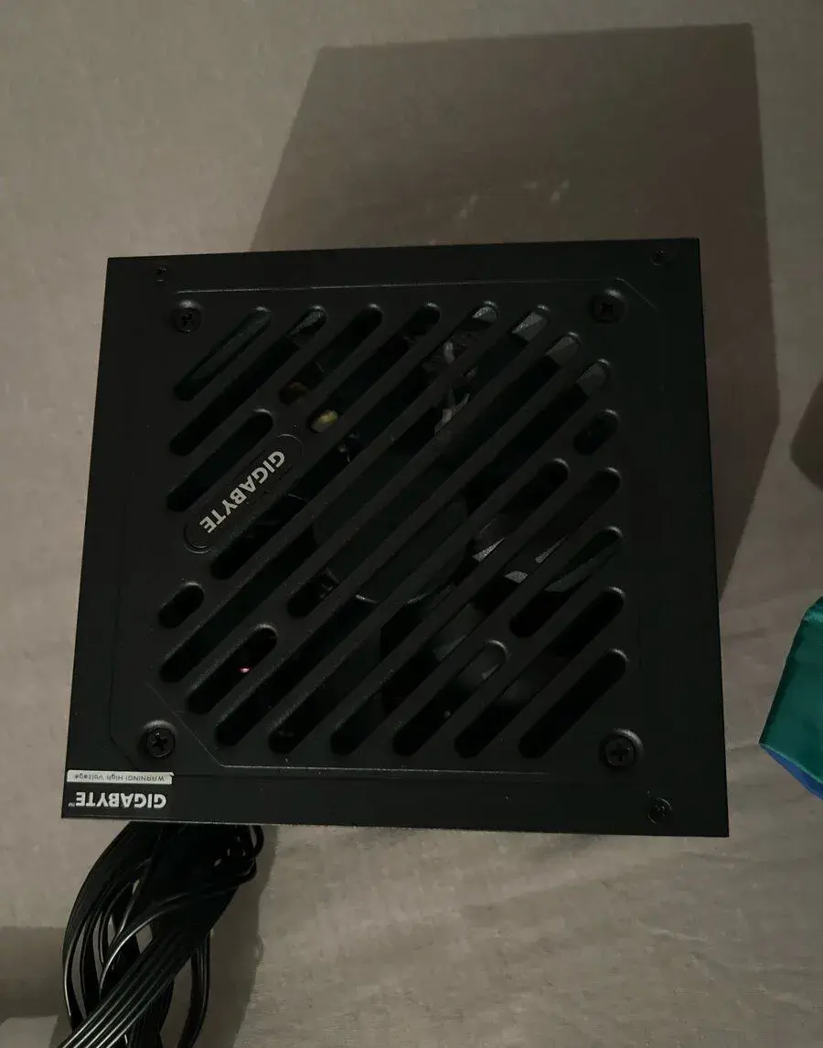 Zdroj gigabyte 550w