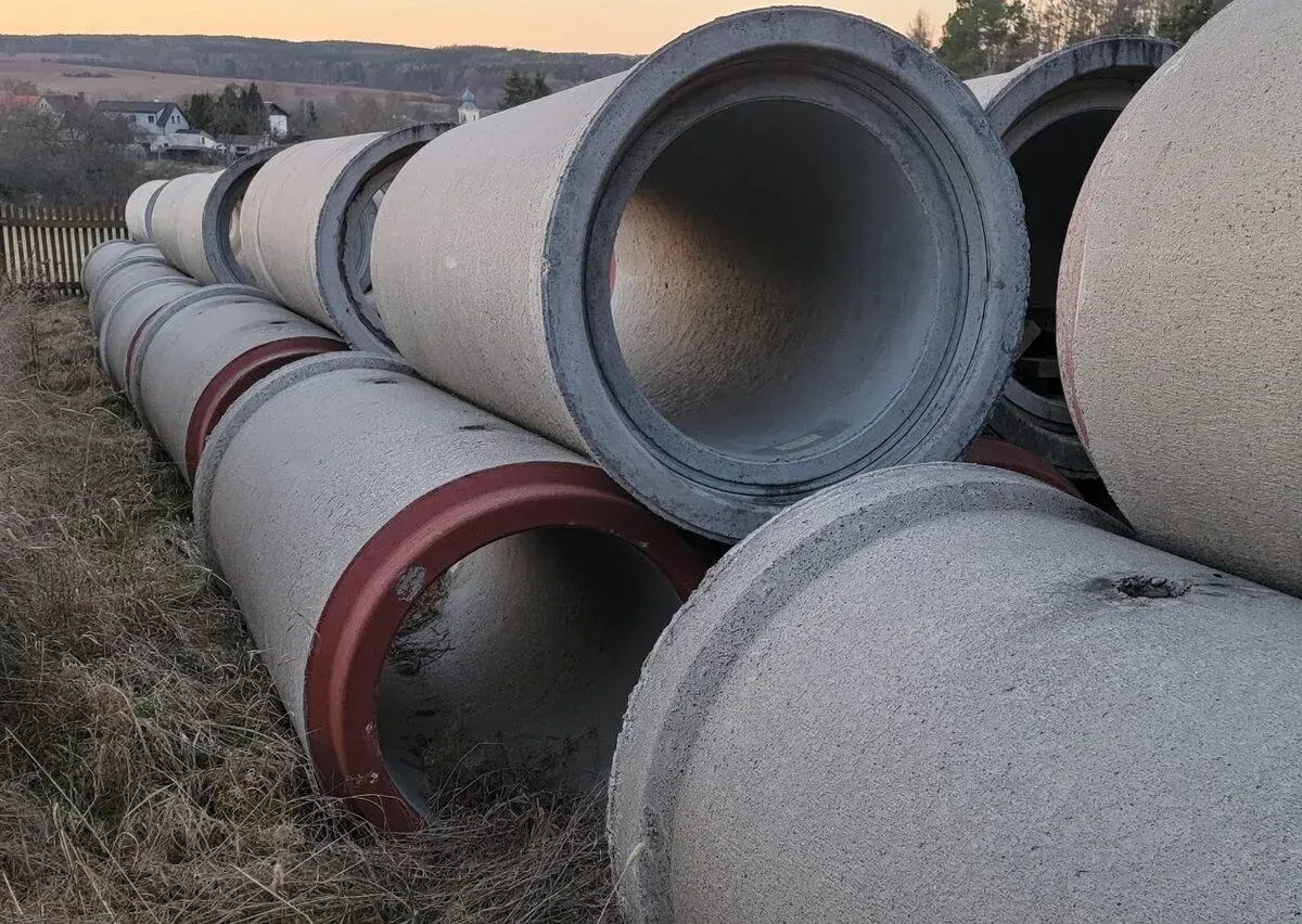 71 ks železobetonových trub DN 800 B&BC + 142 podkladních pr