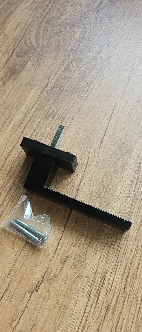 Okenni klika cerna nova