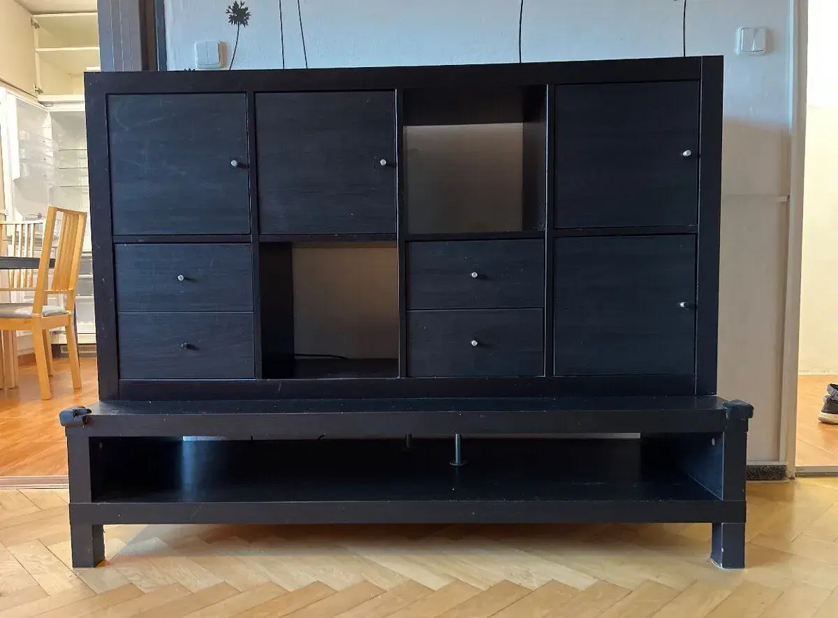 Černá komoda ikea