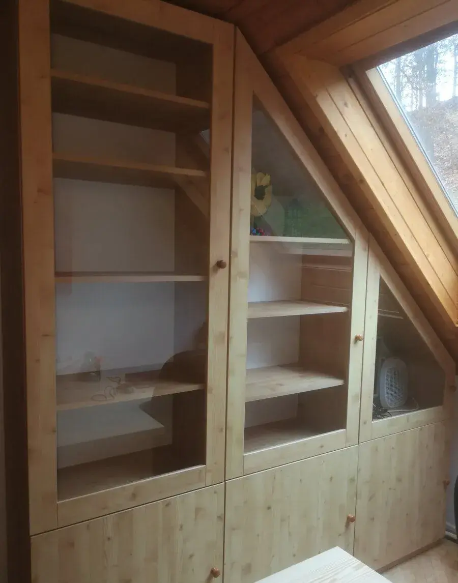 prosklená knihovna 230výška,70šířka,40hloubka