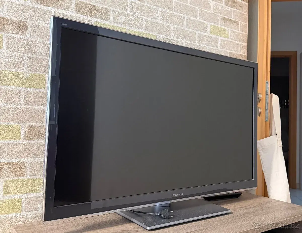 Panasonic TX-L42ET5L – 42” LED Full HD