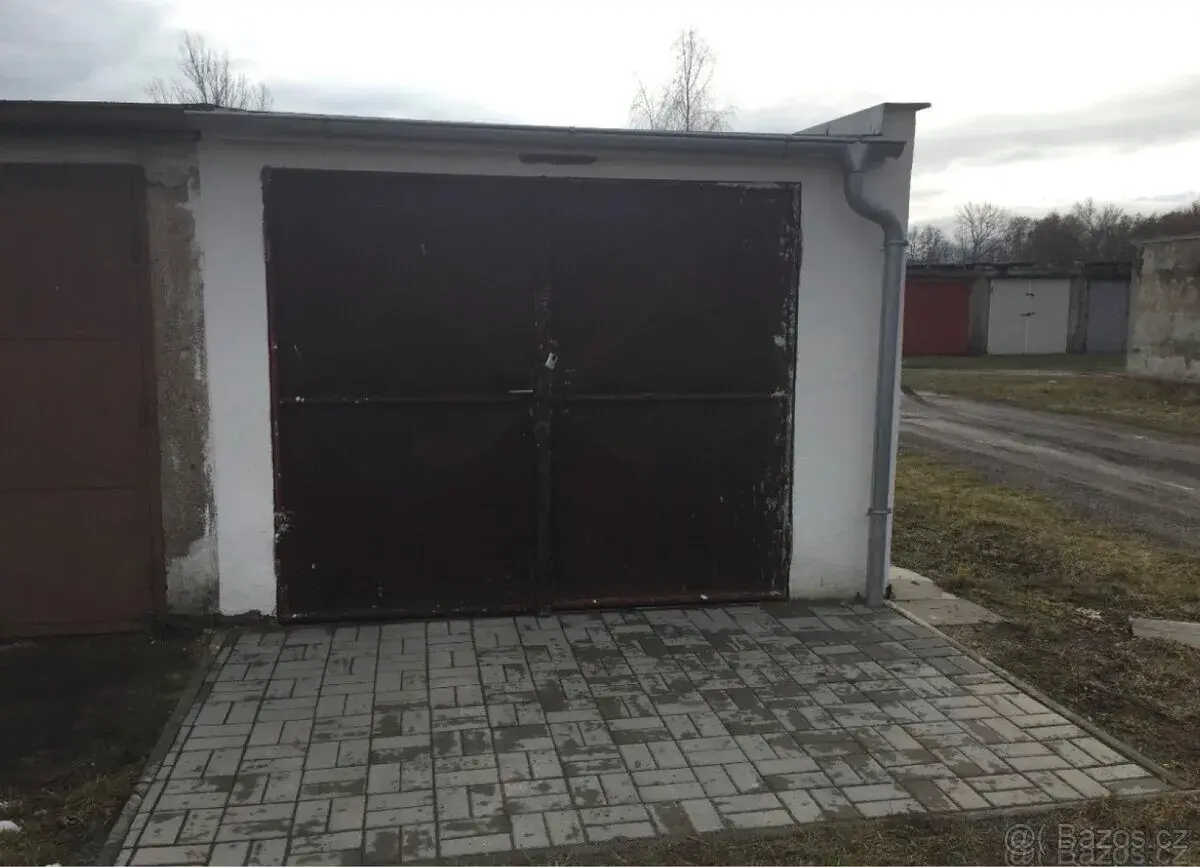 Garáž, Pardubice