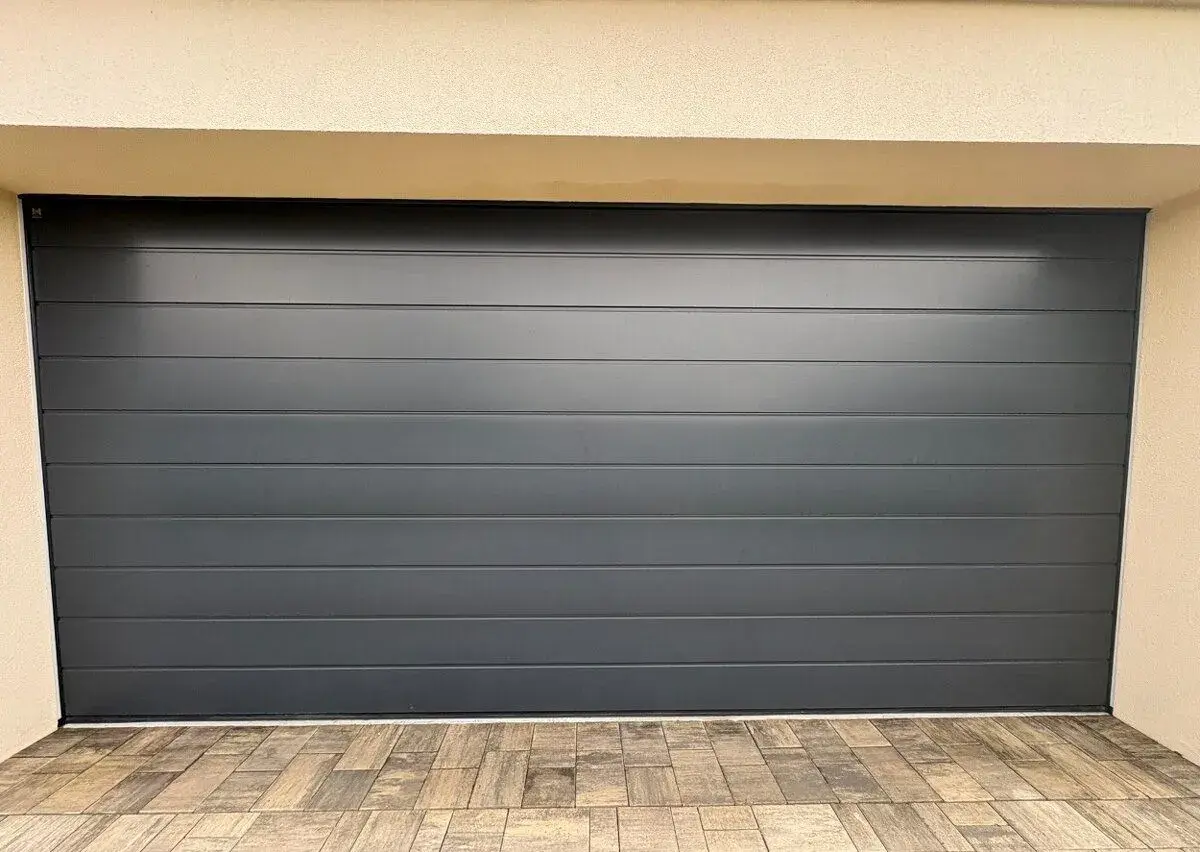 sekční garážová vrata Hörmann LPU 40, 5000x2375 mm