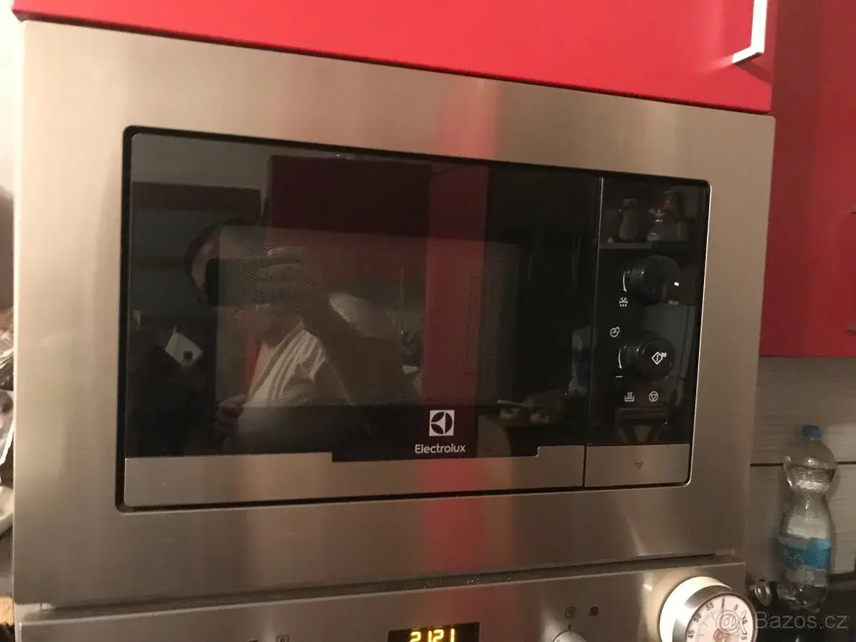 Vestavná mikrovlnná trouba Electrolux