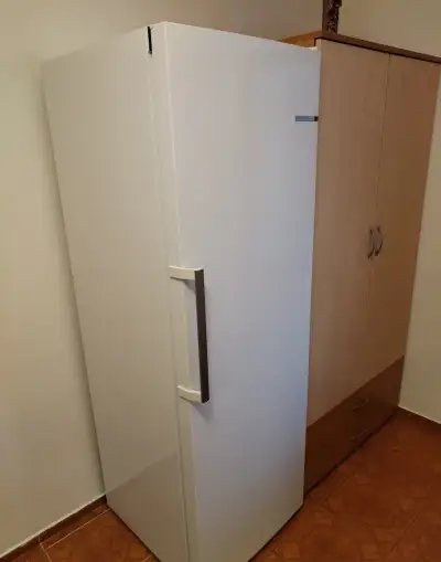 Bosch GSN33AW3P – šuplíkový mrazák 225 l, velmi dobrý stav