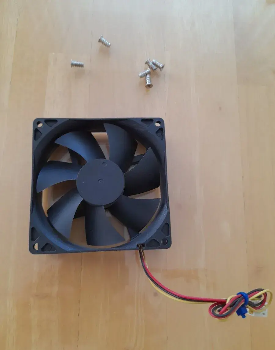 Ventilátor do PC skříně AKASA