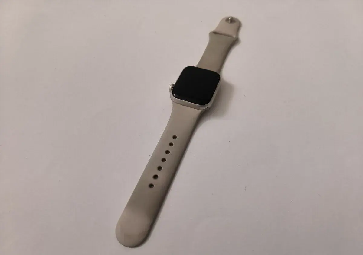 apple watch SE 2. Generácia 40mm Silver / Batéria 85%
