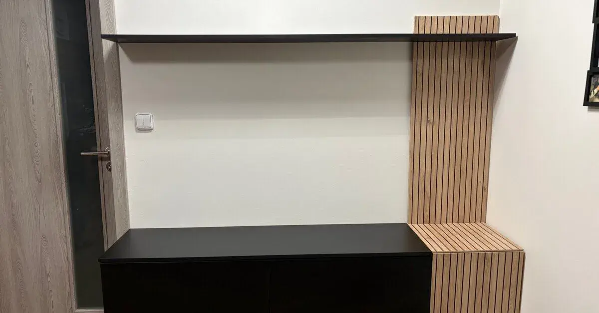 Obývací stěna černá + dřevo
