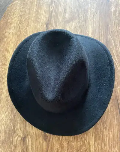 Klobouk vel 57