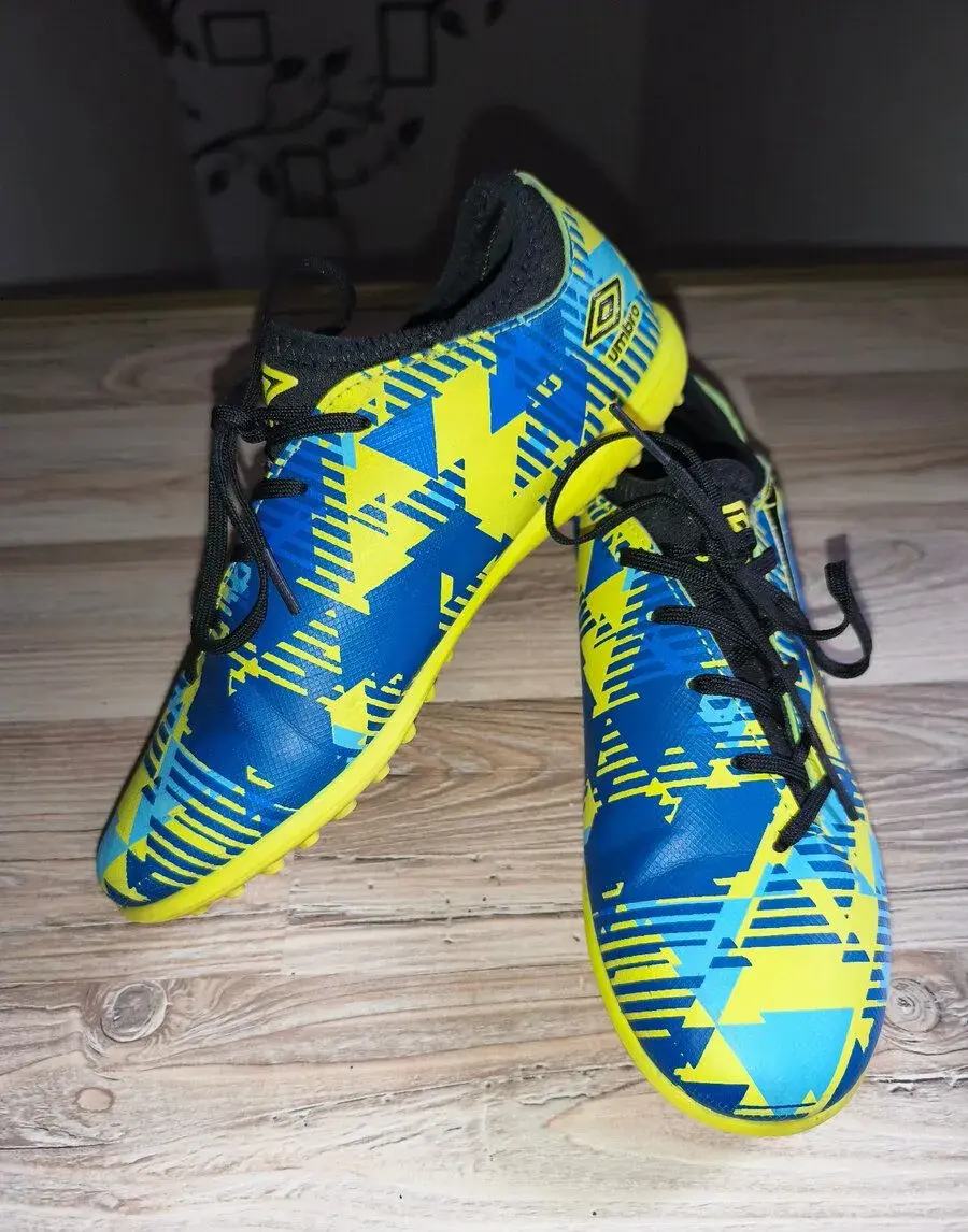 Dětské turfy Umbro Formation III Tf JR - vel. 36