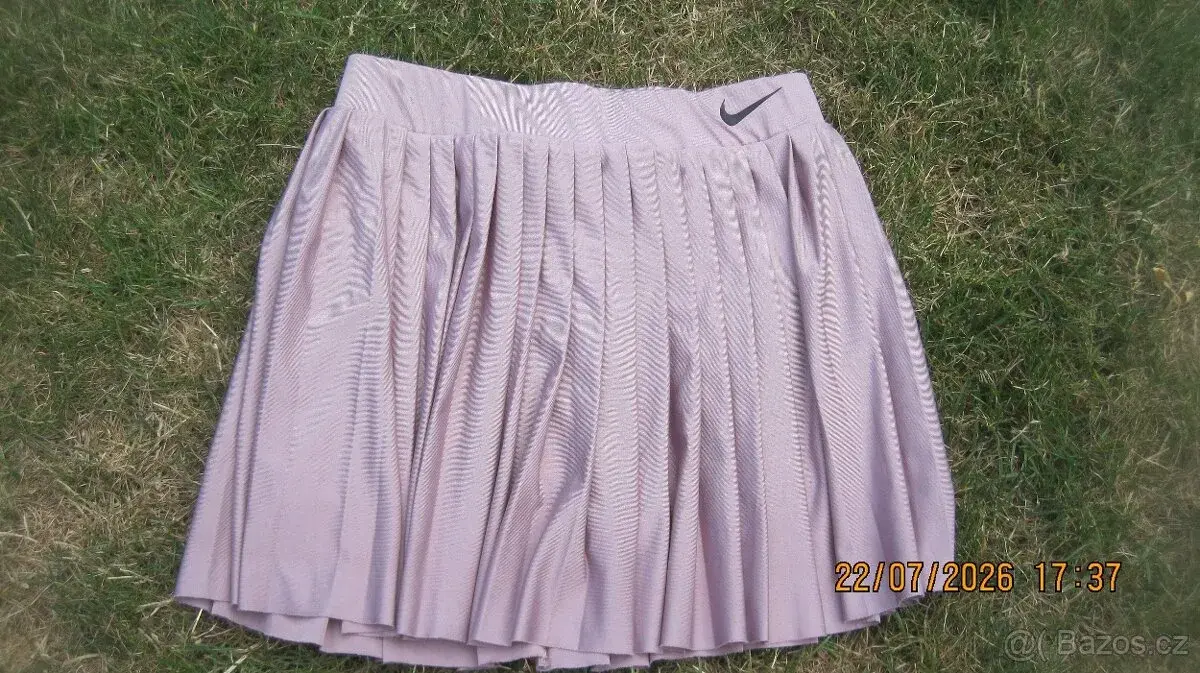 Sukénka NIKE, triko H&M vel. 140