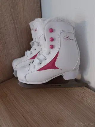 Dívčí lední brusle