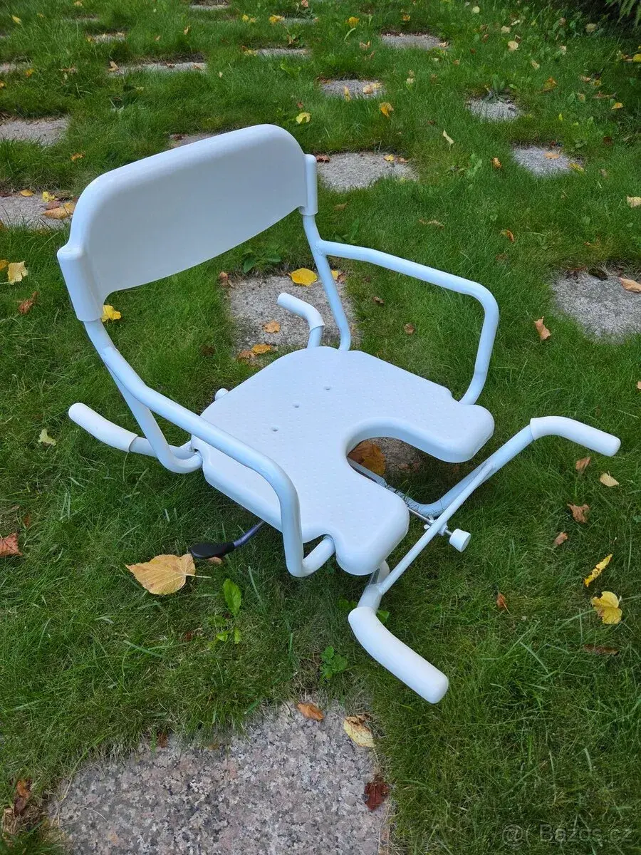 Otočná sedačka do vany