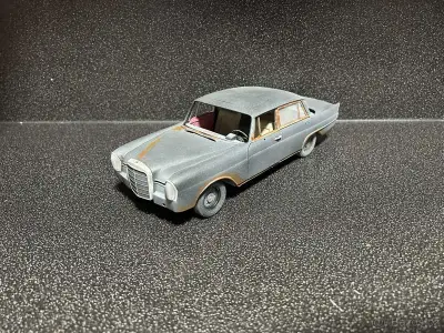 Mercedes Benz 220 SE heckflosse barn find 1:18