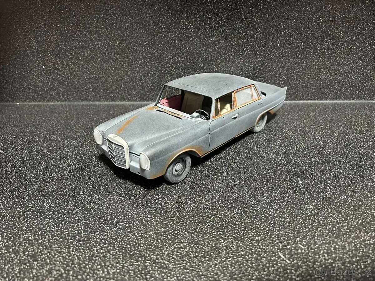 Mercedes Benz 220 SE heckflosse barn find 1:18