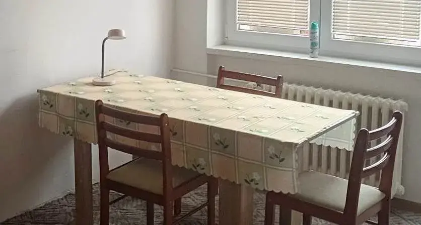 Židle z masívu (polstrovaná) 4x