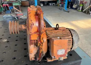 elektromotor s převodovkou 1