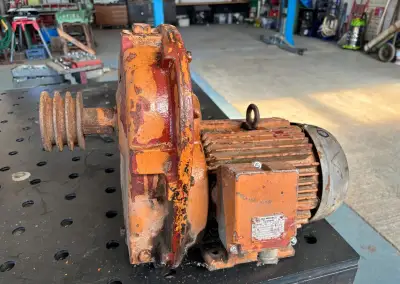 elektromotor s převodovkou 1