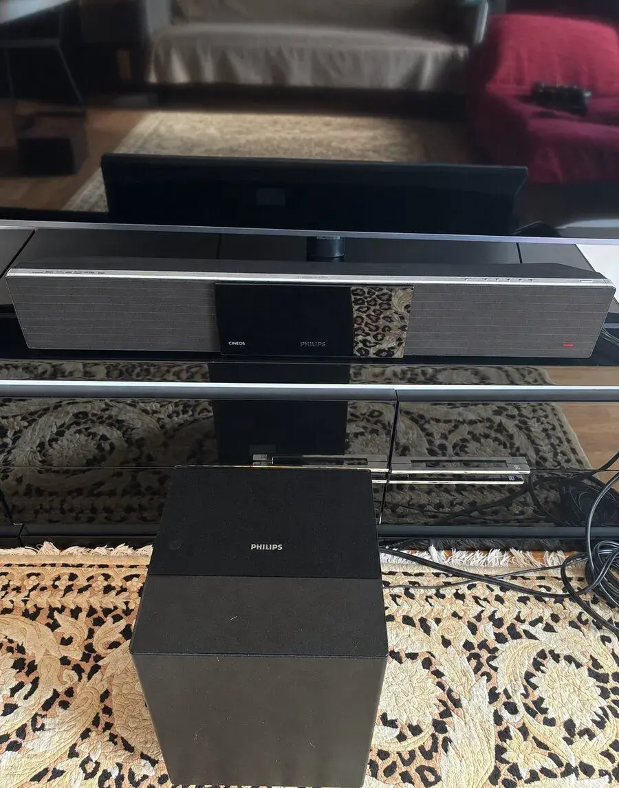Domácí kino / Soundbar se subwooferem Philips HTS8100