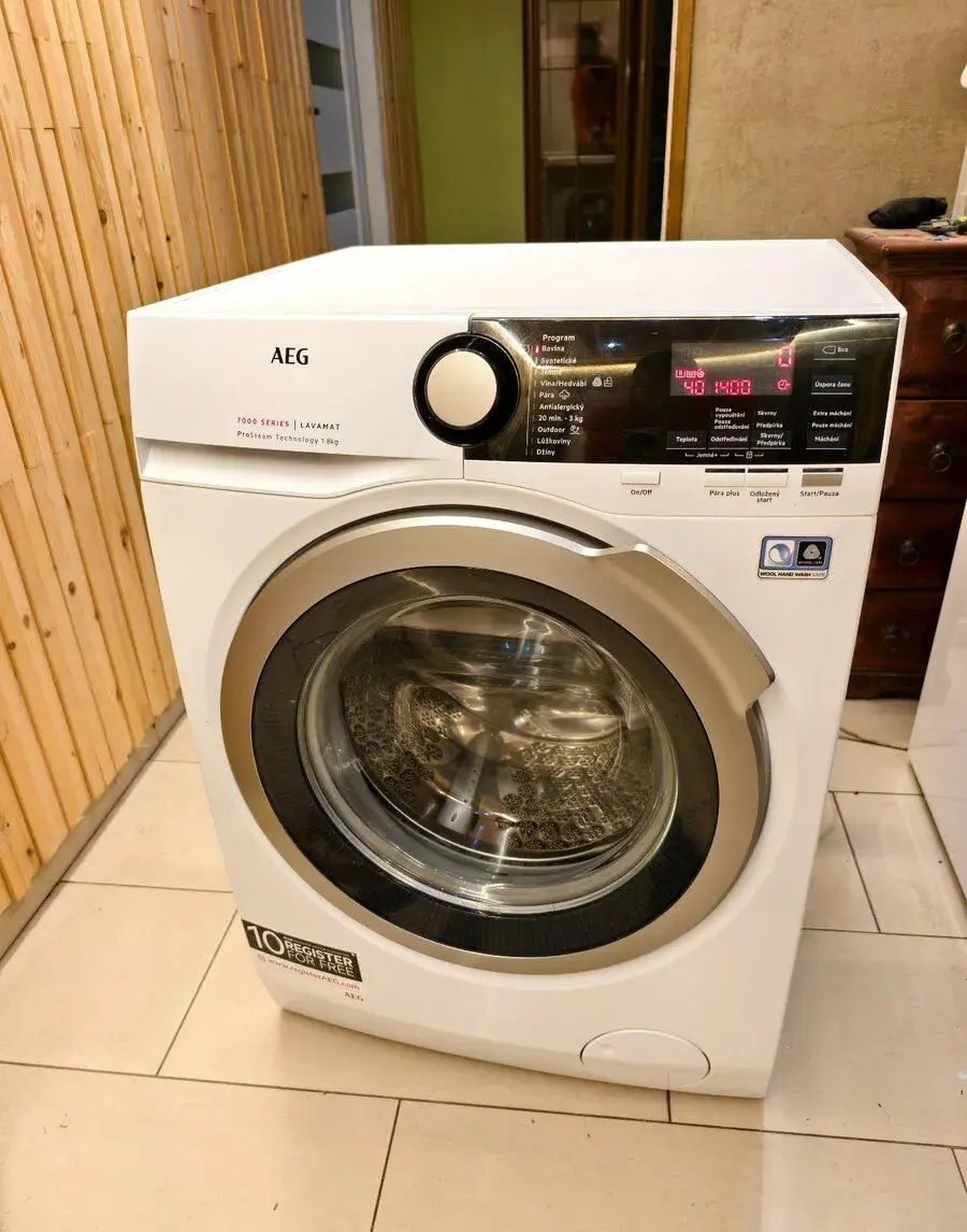Parní pračka AEG na 8 kg, pěkný stav