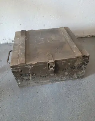 Vojenská dřevěná bedna ČSLA tmavá