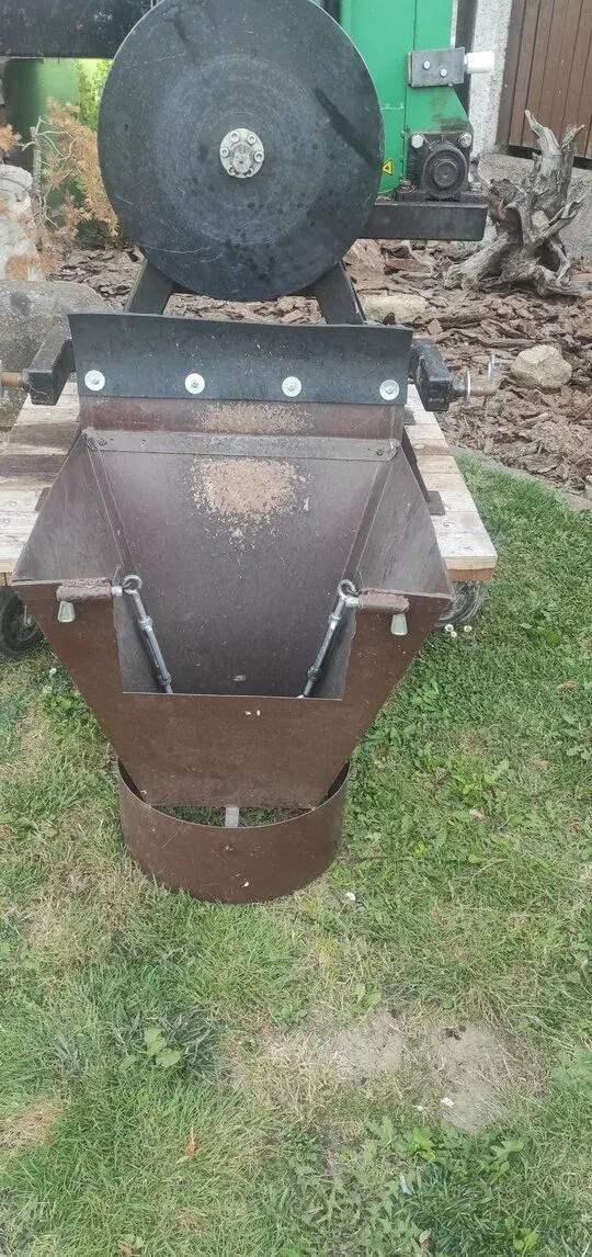 Špalíkovač za traktor