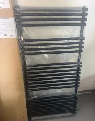 Nový otopný žebřík ISAN 120x60 – Černý mat / Stříbrný