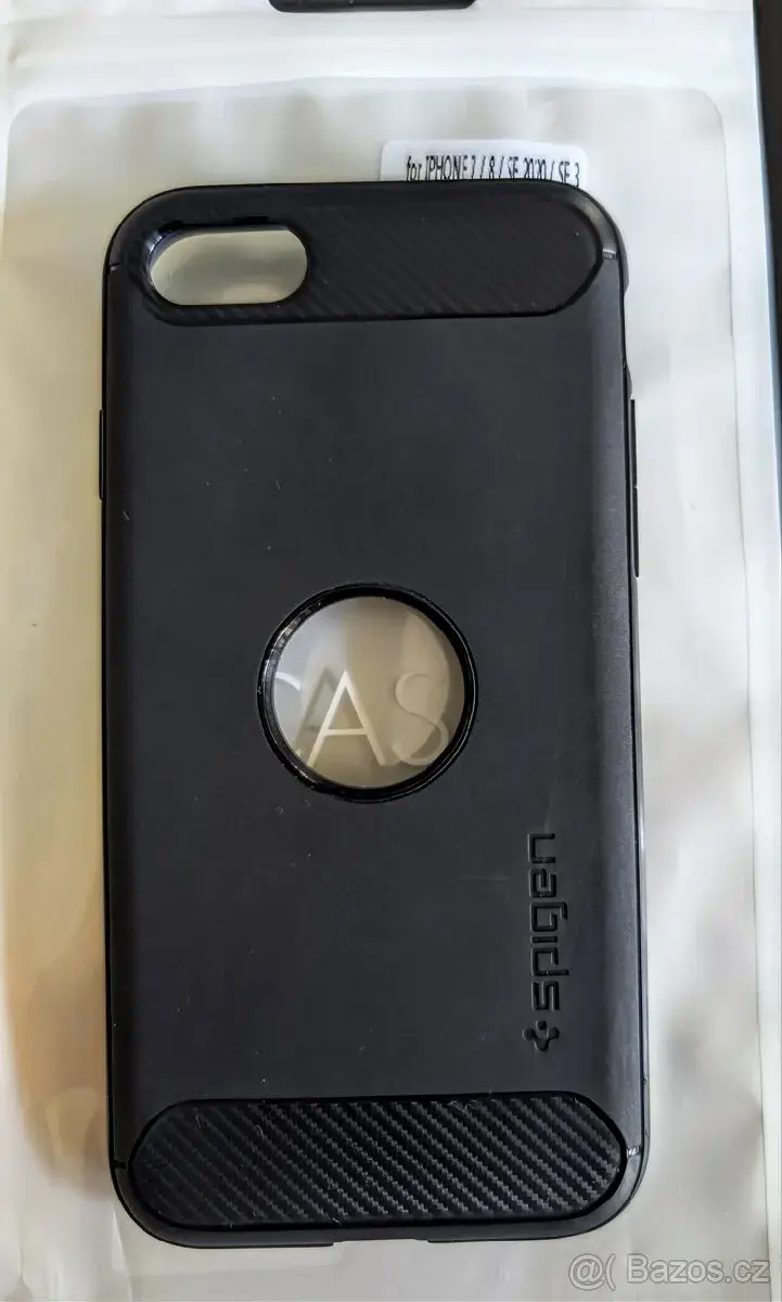 Pouzdro Spigen na iPhone