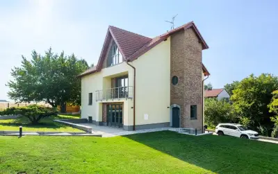 Pronájem rodinného domu 380 m², pozemek 1131 m² Školská, Kos