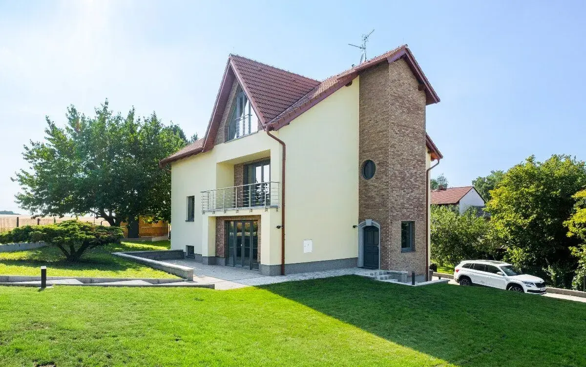 Pronájem rodinného domu 380 m², pozemek 1131 m² Školská, Kos