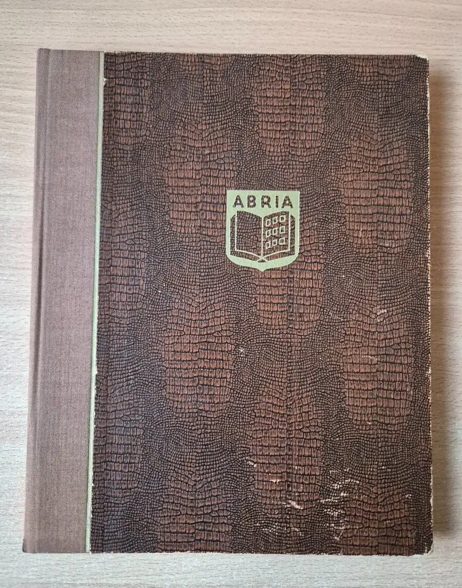 Poštovní známky DDR v albu