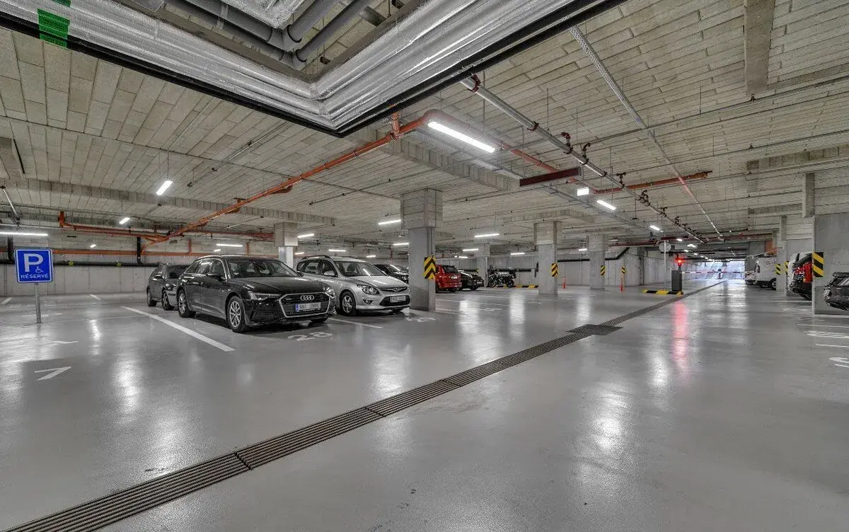 Pronájem garáž. stání 15 m², Komunardů, Praha - Holešovice