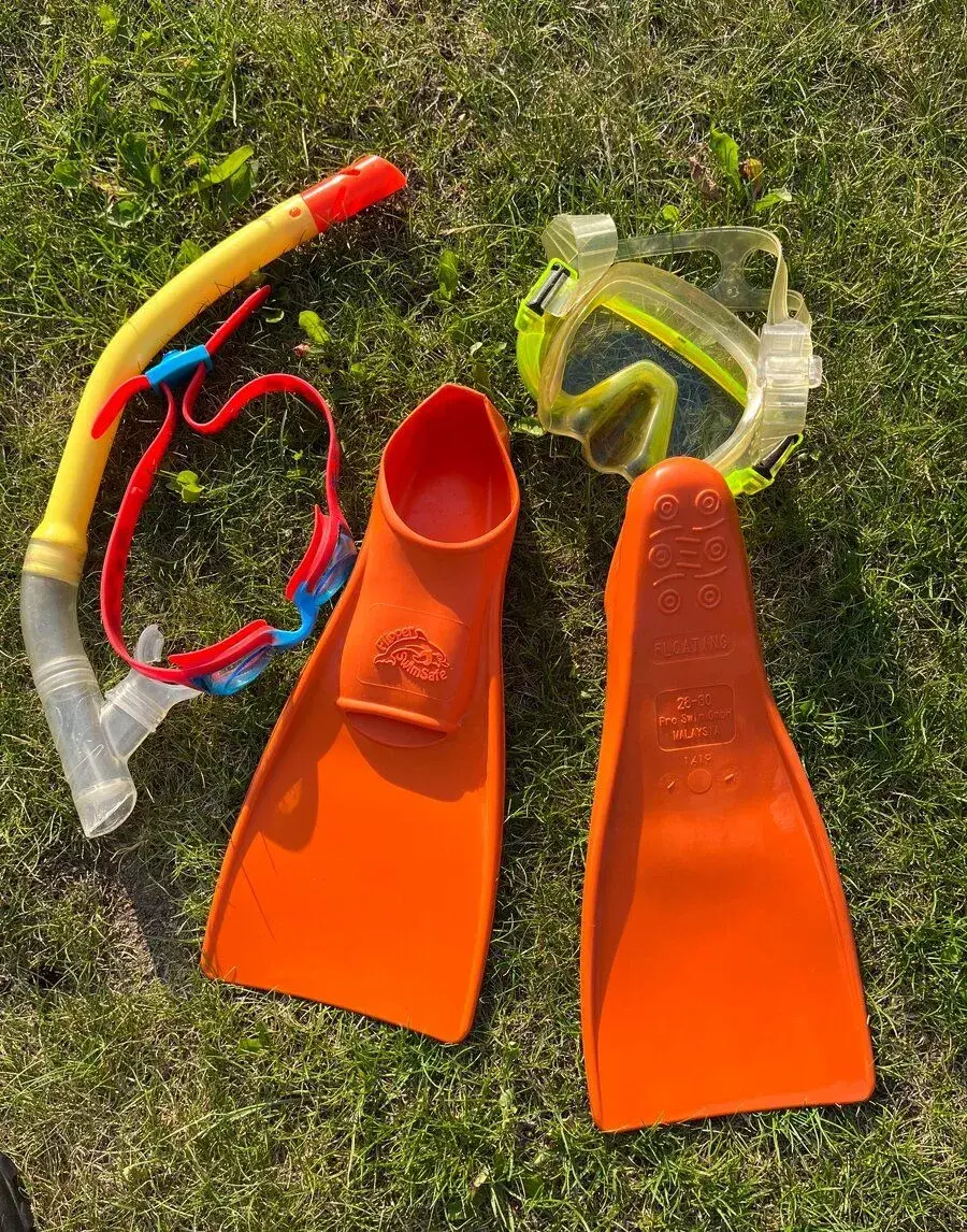 ploutve, brýle - šnorchl, plovací pásek