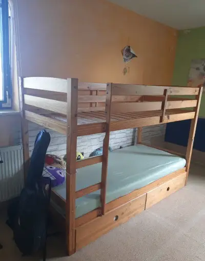 Poschoďová postel