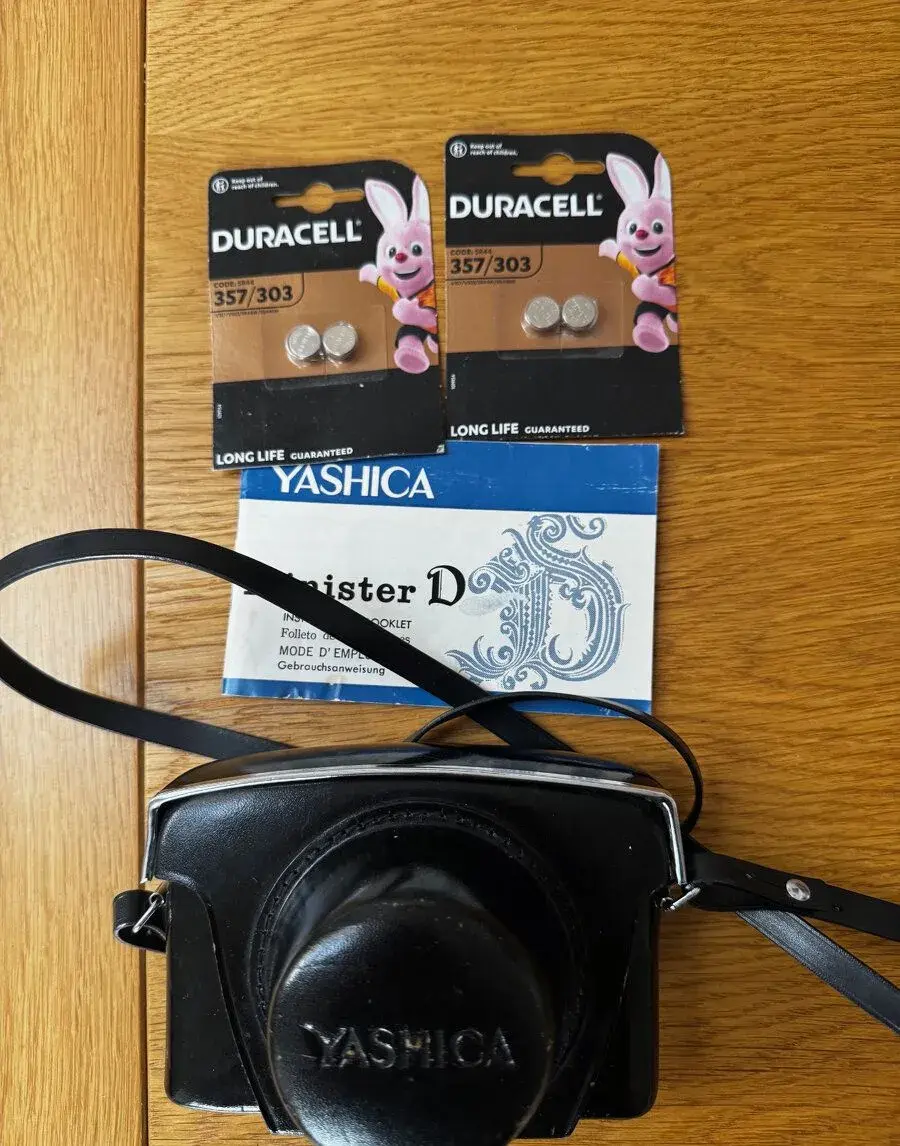 Yashica Minister-D – nezkoušený fotoaparát s příslušenstvím