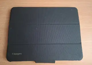 Pouzdro Spigen iPad Pro 11