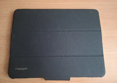 Pouzdro Spigen iPad Pro 11