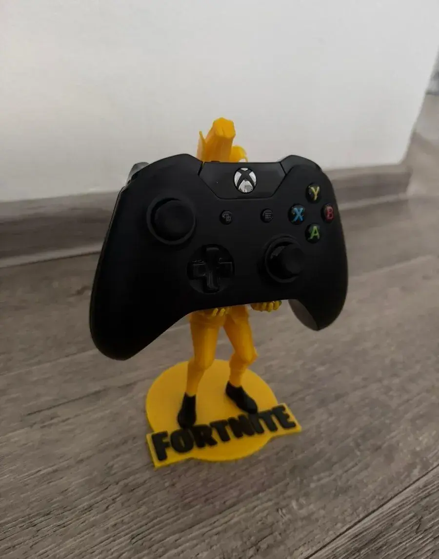 Držák na ovladač ps5/xbox ve stylu Fortnite skinu.