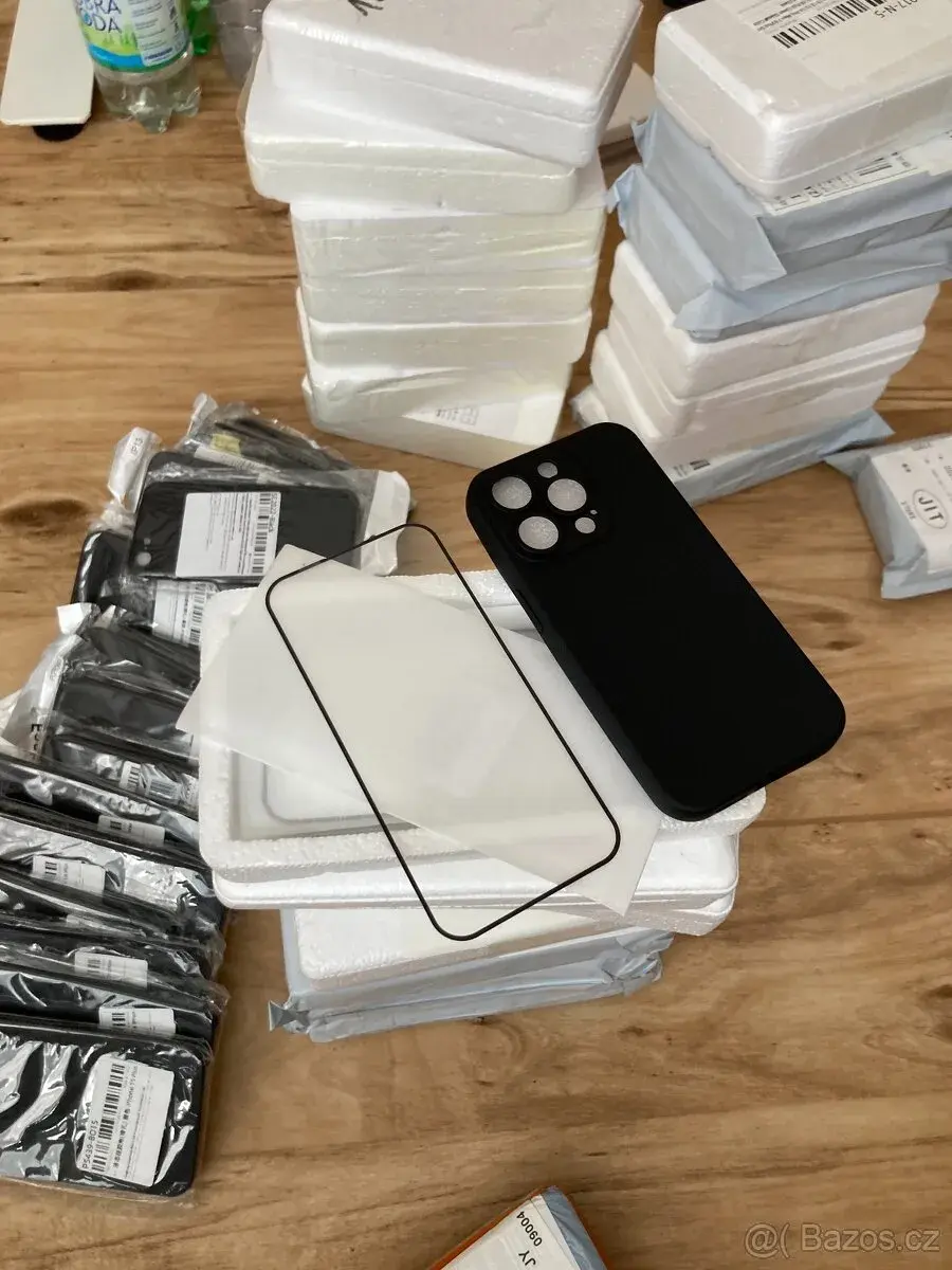 Krycí skla a kryty na iPhone - více kusů, různé druhy