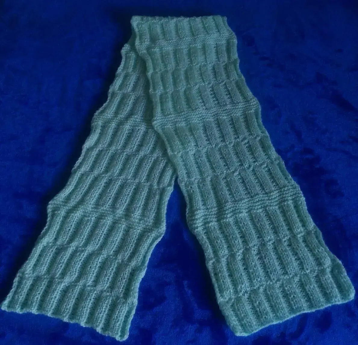 RUČNĚ PLETENÁ, NOVÁ, HEBKÁ ŠÁLA: 1,4 metru x 21cm