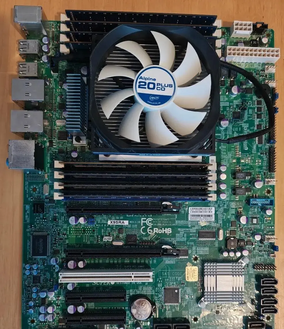 Supermicro X9SRA + procesor + chladič + RAM