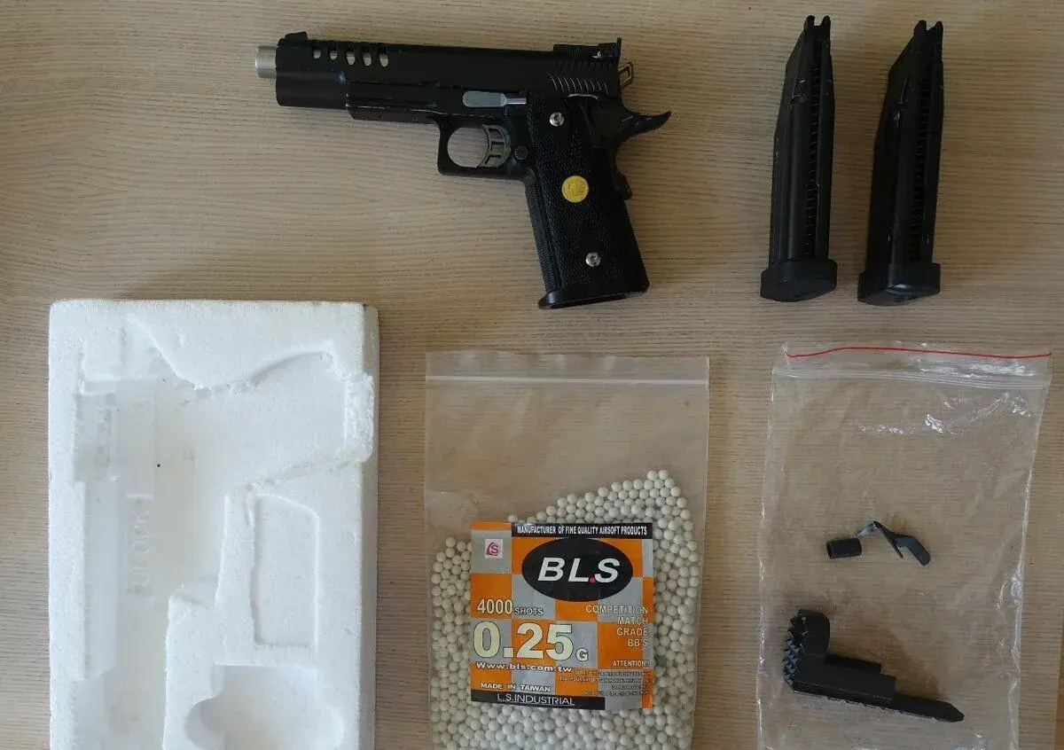 GBB WE Hi Capa 5.2 celokov + 2 zásobníky + přísl.