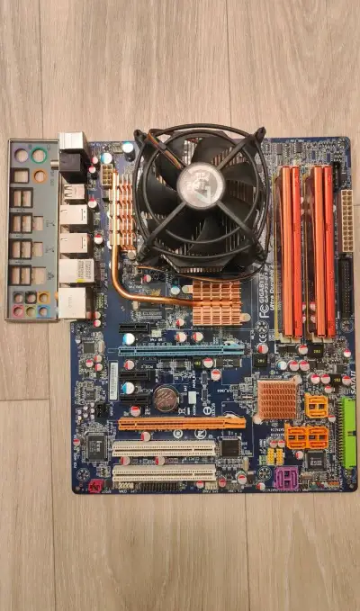Gigabyte GA-P35-DS3P + Procesor Intel Xeon E5450 + 6GB Ram
